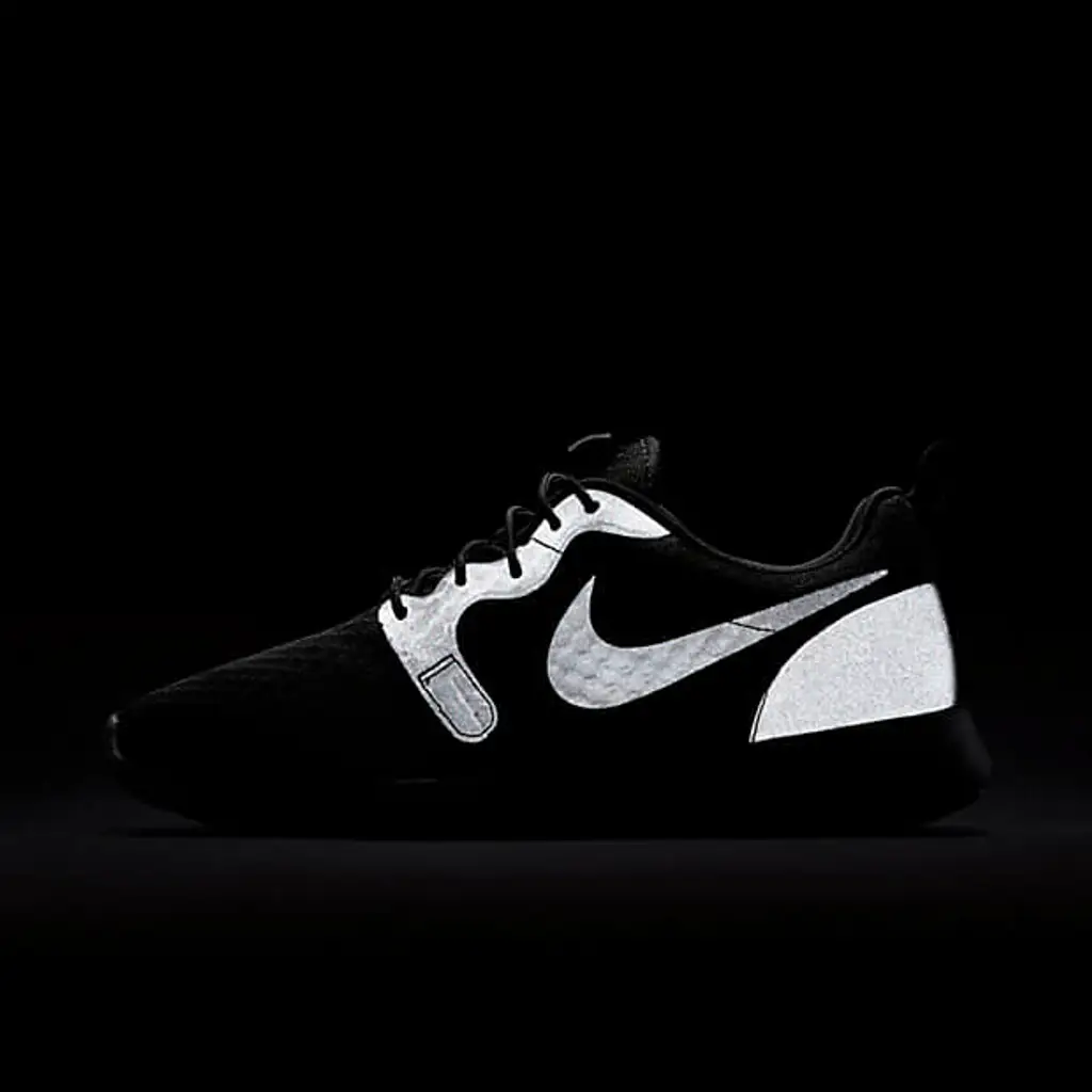 Nike Roshe One Hyperfuse Triple Black - Image 5