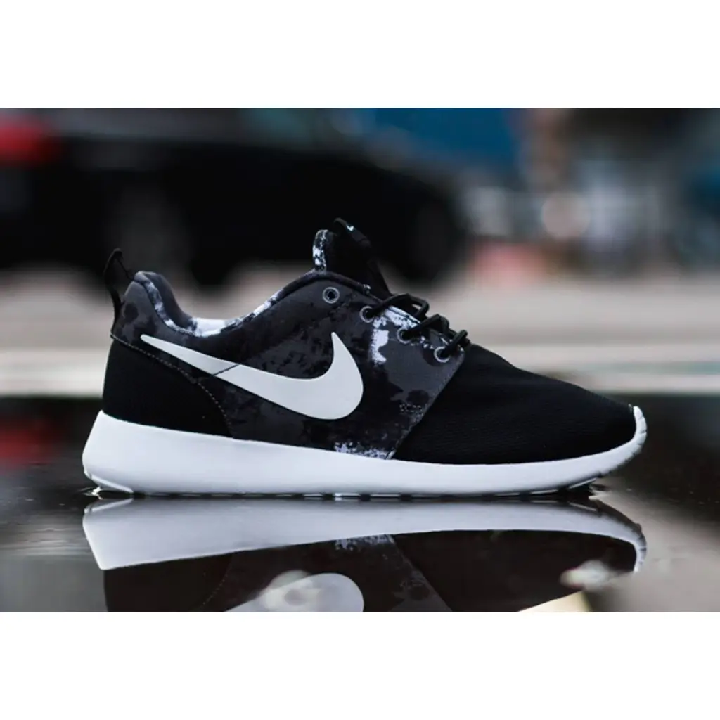 Nike Roshe Run Paint Blot - Image 3