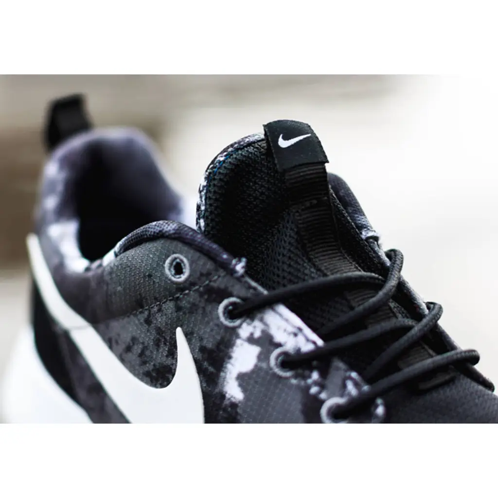 Nike Roshe Run Paint Blot - Image 2