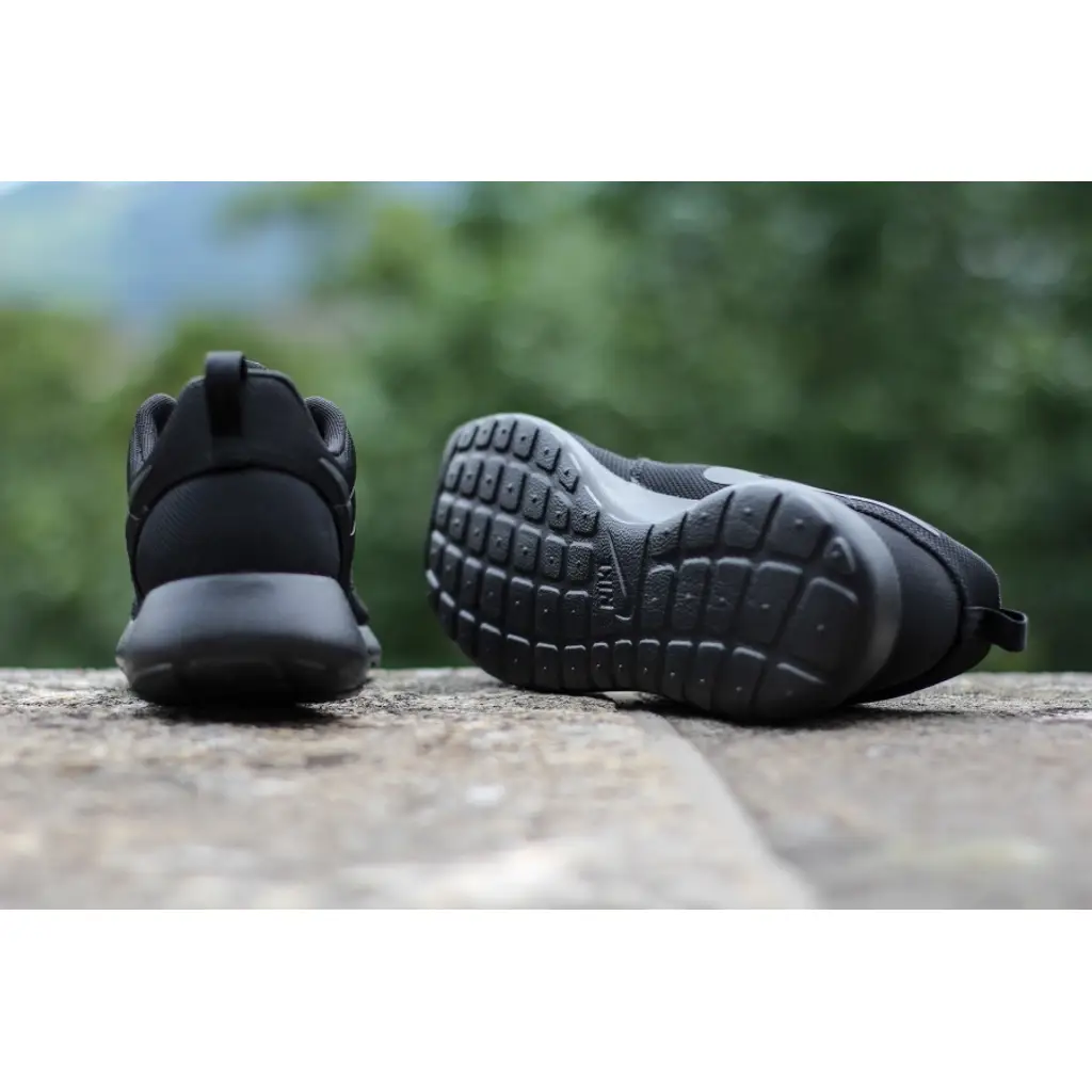 Nike Roshe Run Triple Black - Image 4