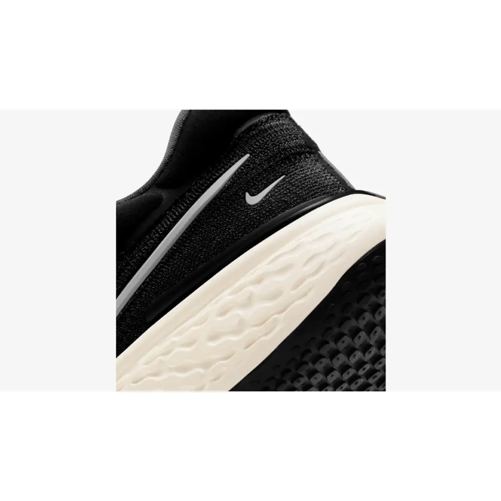 Nike ZoomX Invincible Run Flyknit Black White - Image 5