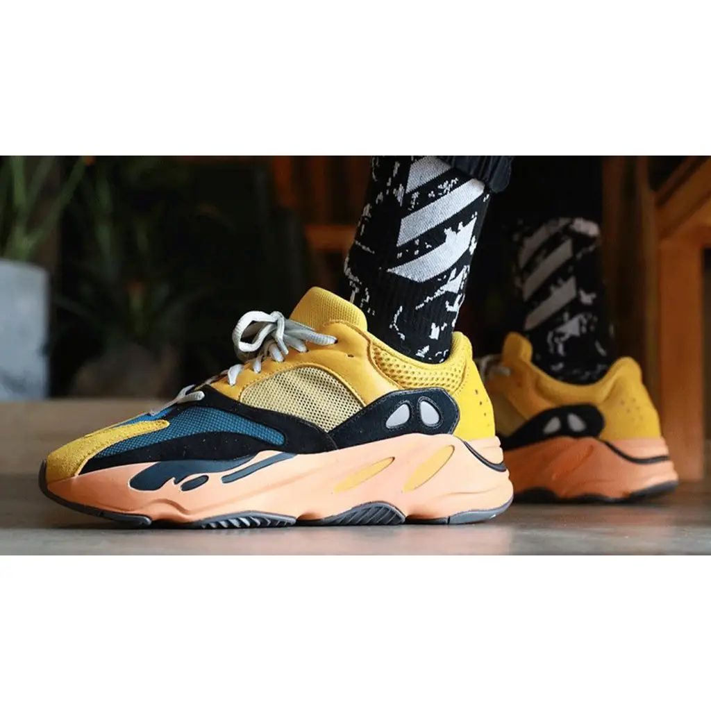 Yeezy Boost 700 Sun - Image 3